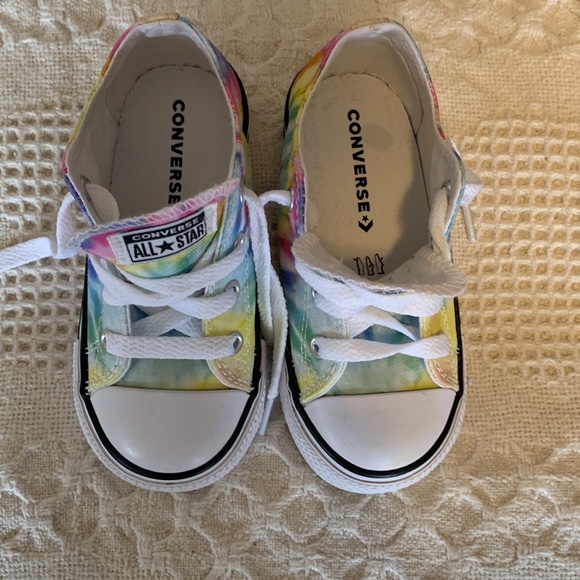 Converse Tie Dye Girls size 8 - Picture 2 of 4